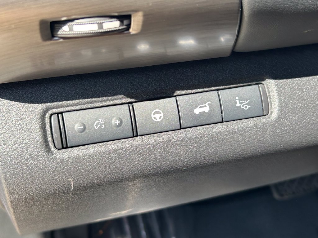 Used 2024 Nissan Pathfinder Platinum FWD image 27