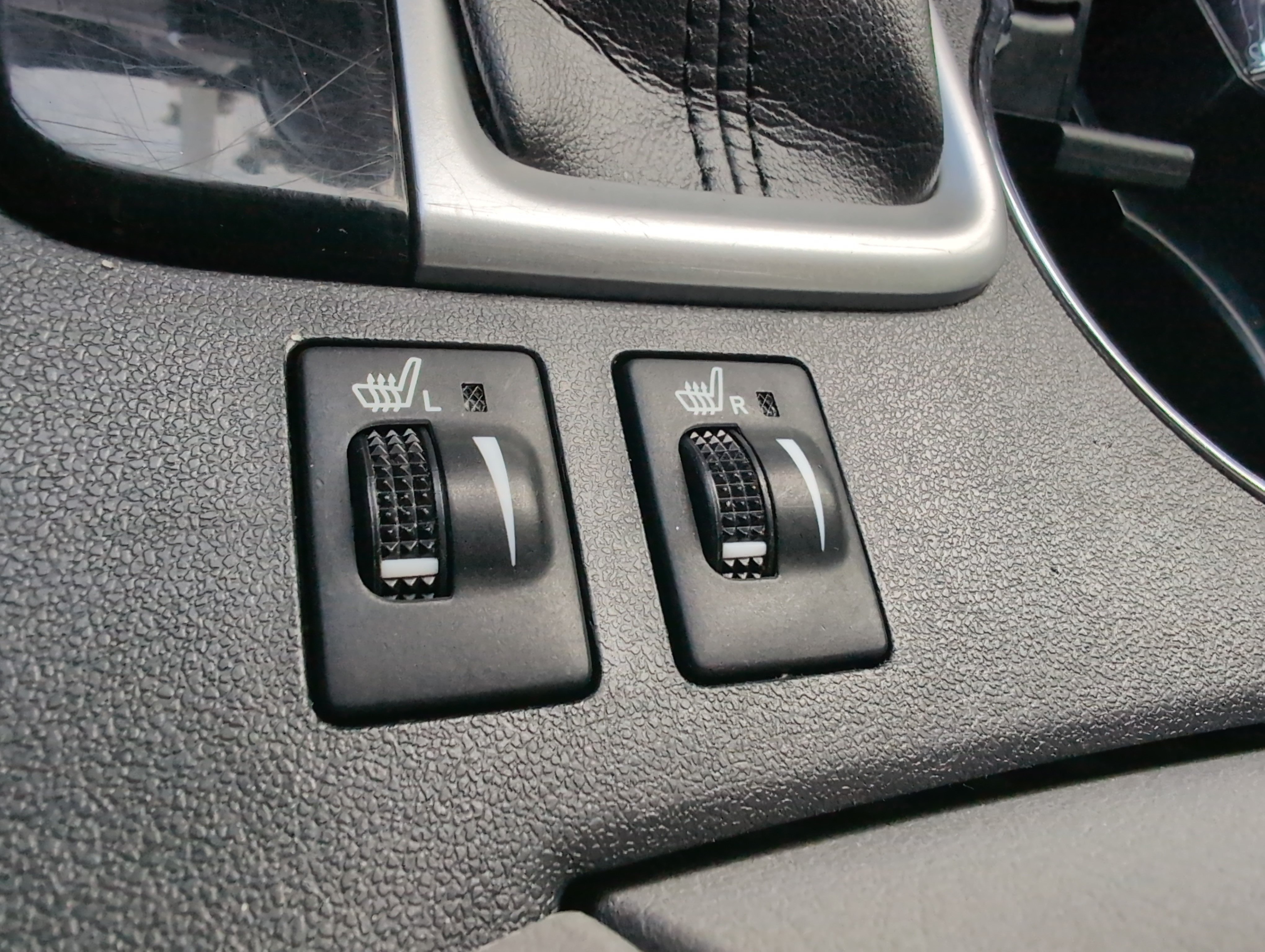 Used 2018 Toyota Highlander XLE AWD/4WD image 40