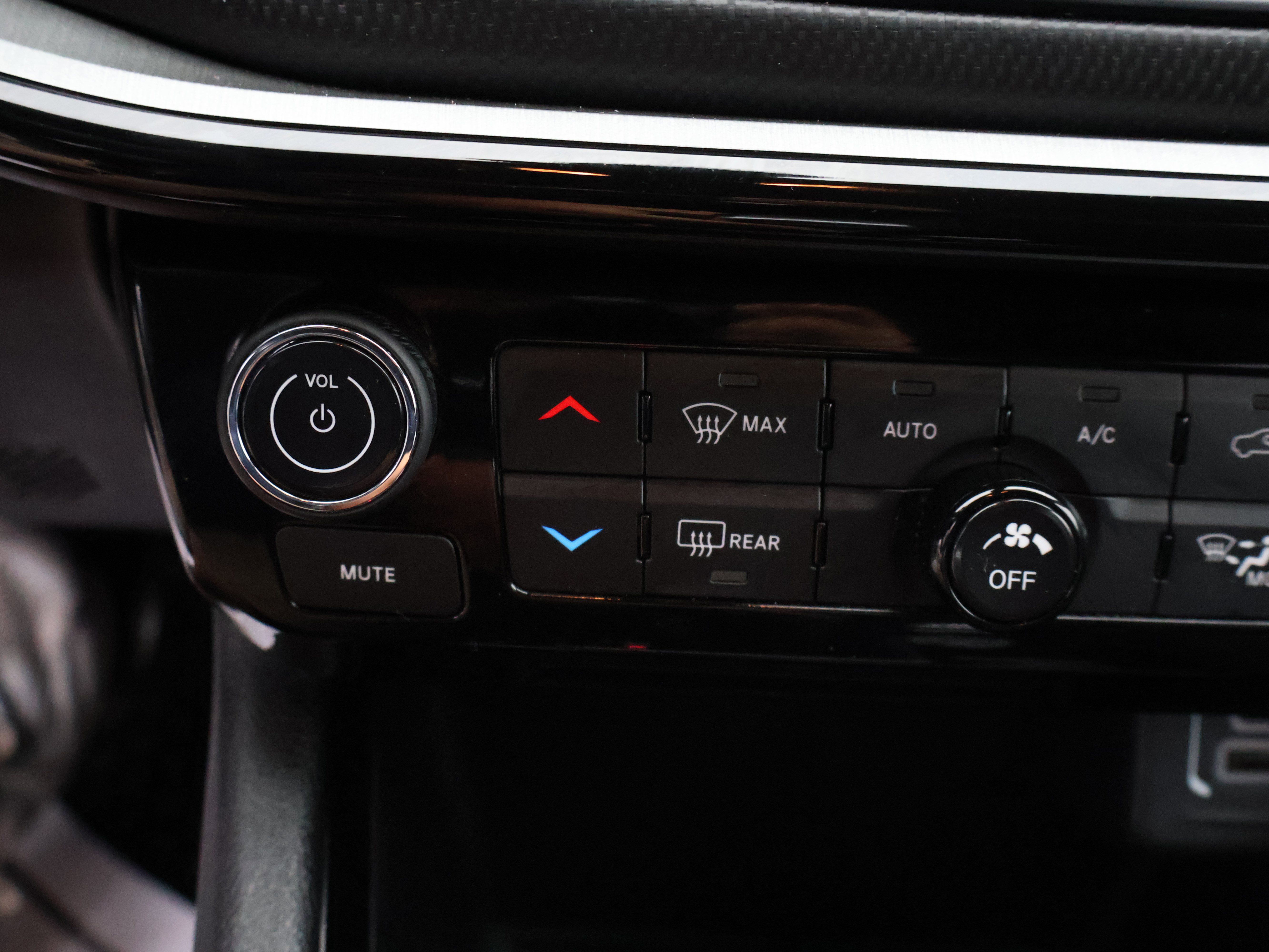 Used 2025 Jeep Compass Trailhawk AWD/4WD image 27