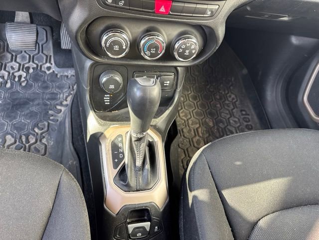 Used 2015 Jeep Renegade Latitude w/ Cold Weather Group AWD/4WD image 22