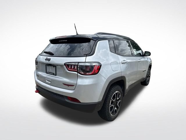 Used 2025 Jeep Compass Trailhawk AWD/4WD image 10