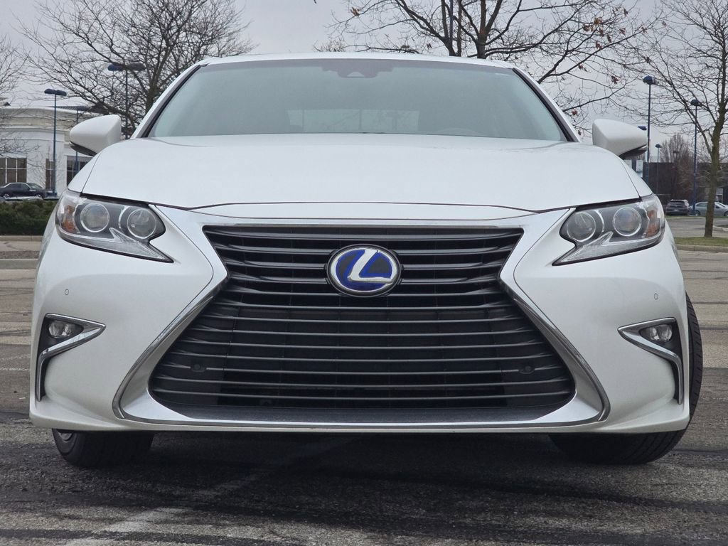 Used 2017 Lexus ES 300h image 11