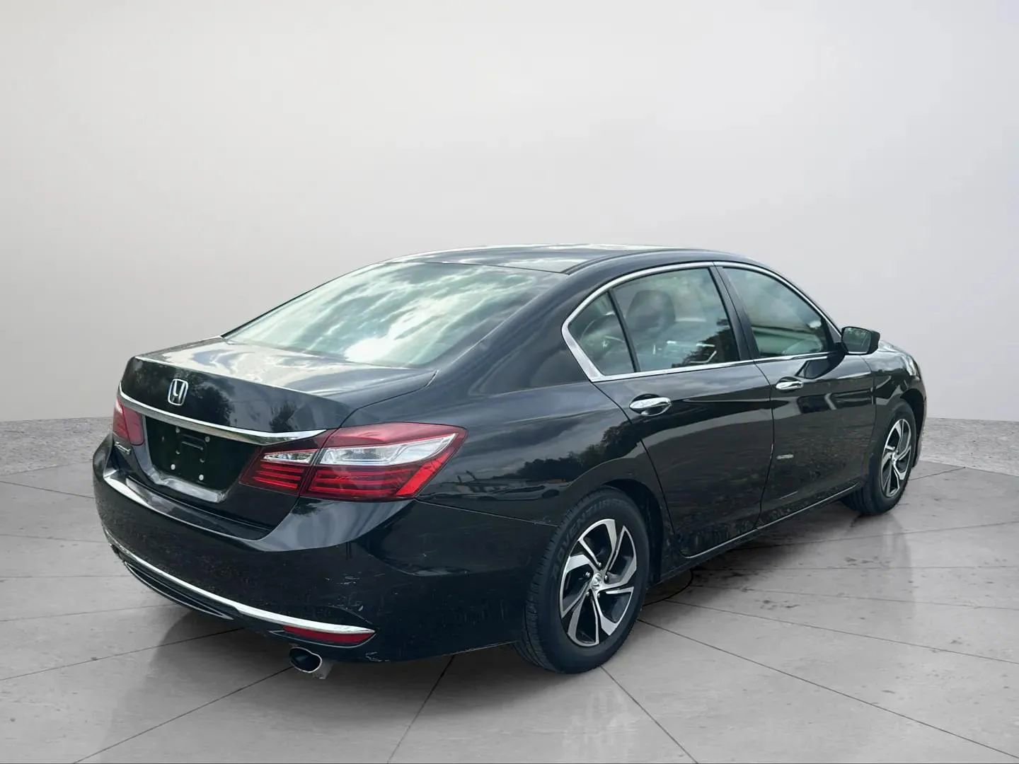 Used 2017 Honda Accord LX image 5