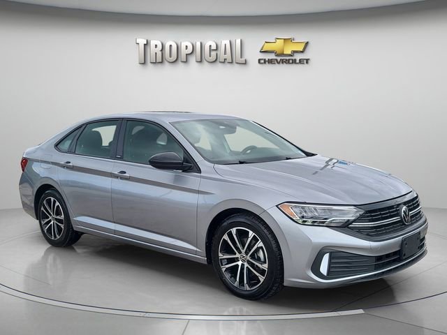 Used 2023 Volkswagen Jetta Sport image 4