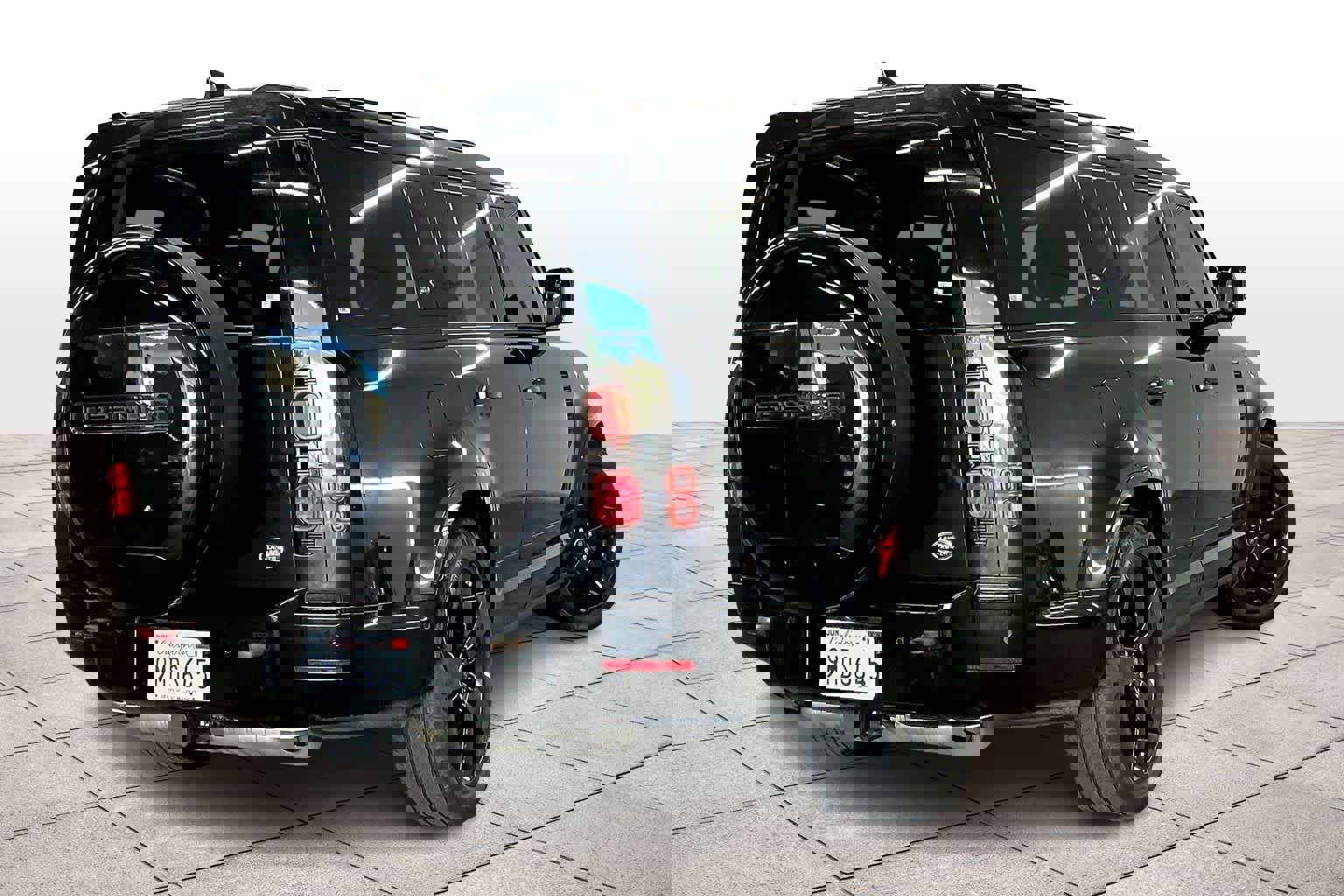 Used 2023 Land Rover Defender 130 X-Dynamic SE image 15