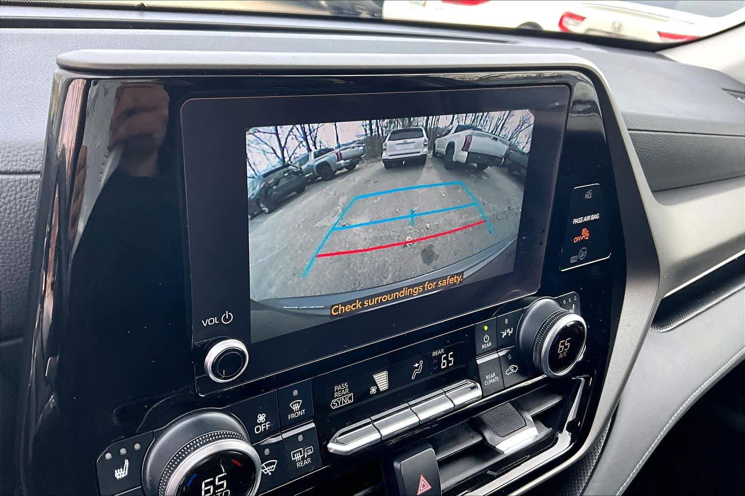 Used 2023 Toyota Highlander XLE image 28