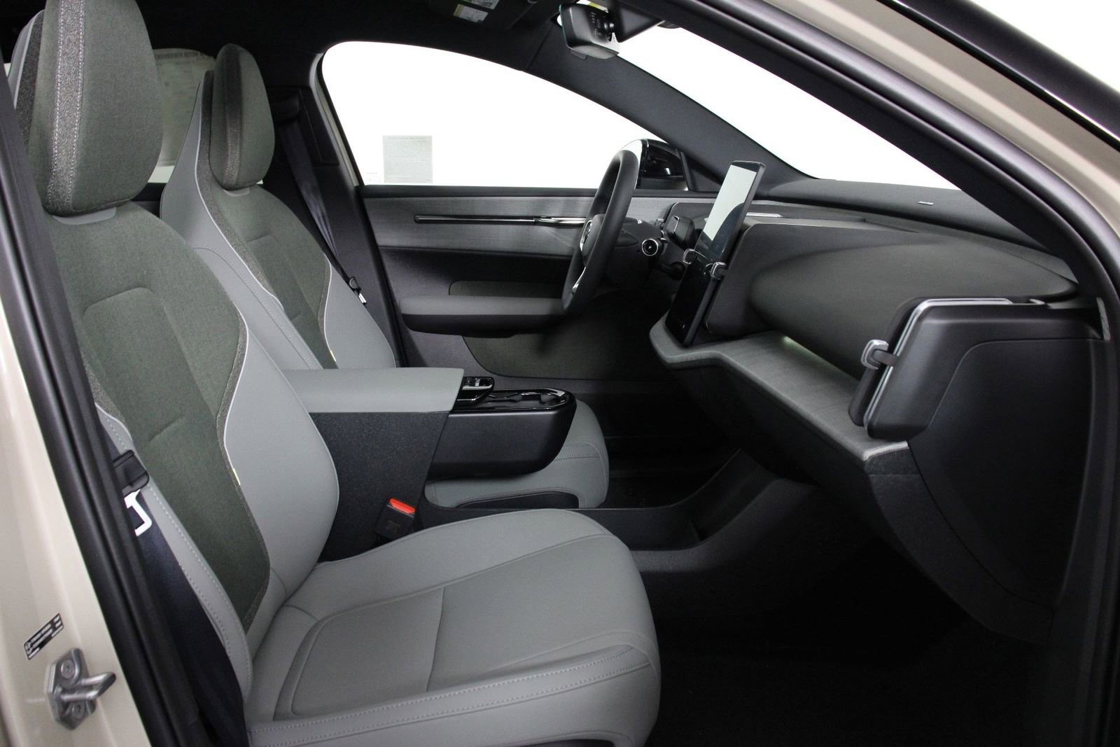 New 2026 Volvo EX30 Plus w/ Climate Package image 10