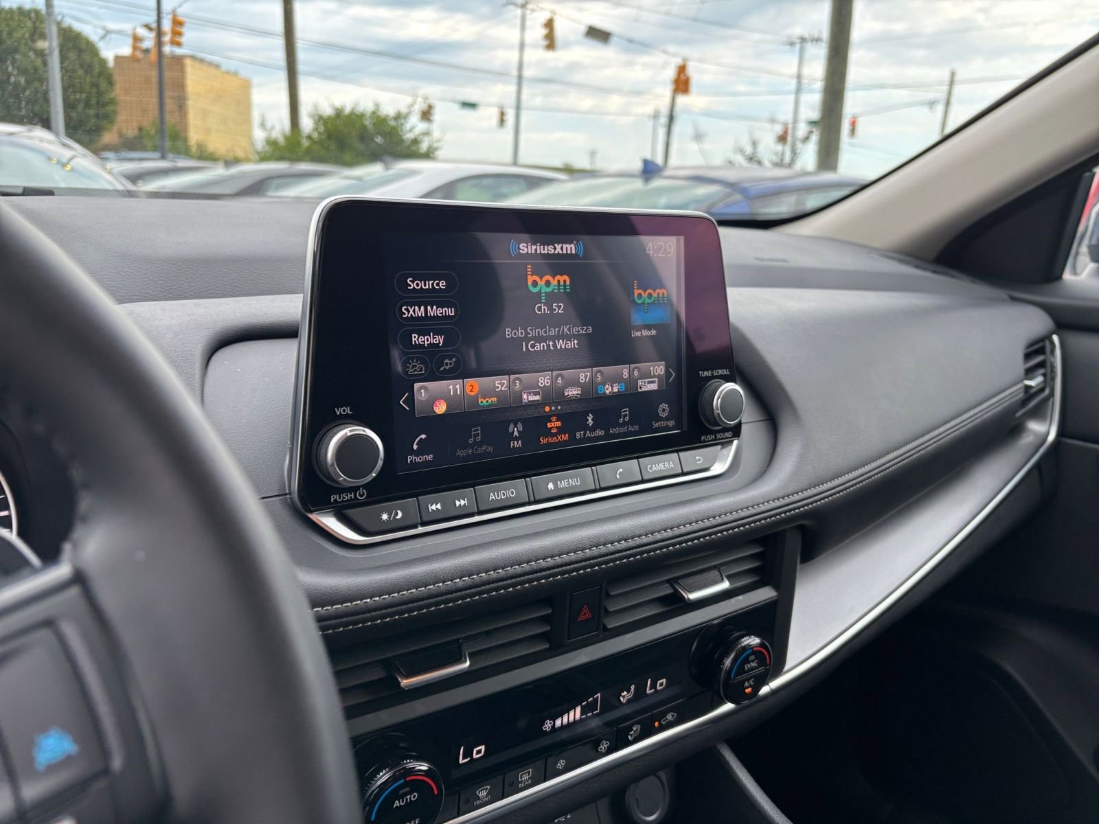 Used 2025 Nissan Rogue SV FWD image 20