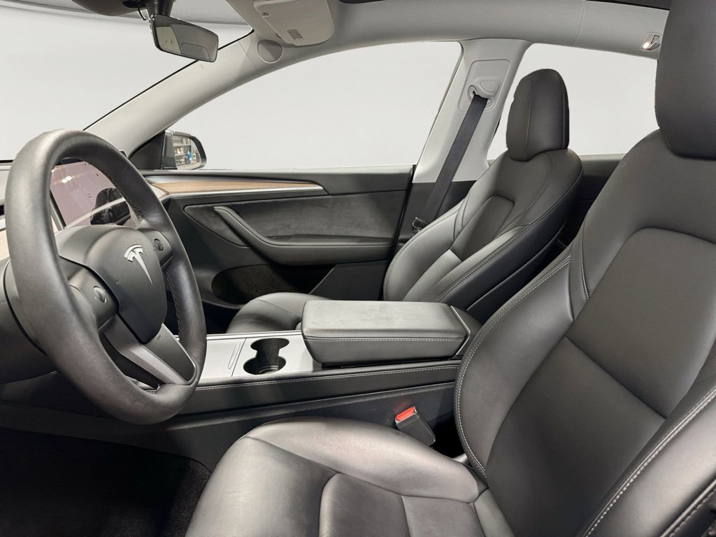 Used 2025 Tesla Model Y Long Range image 15