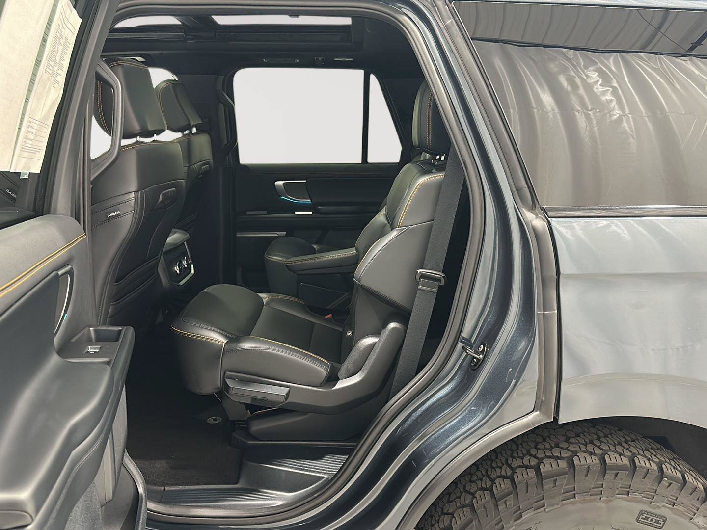 Used 2025 Ford Expedition Tremor AWD/4WD image 24
