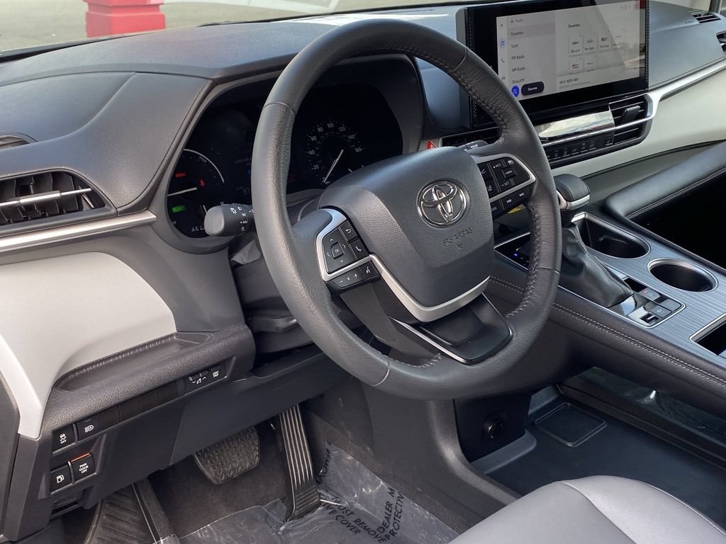 Certified 2026 Toyota Sienna XLE FWD image 23