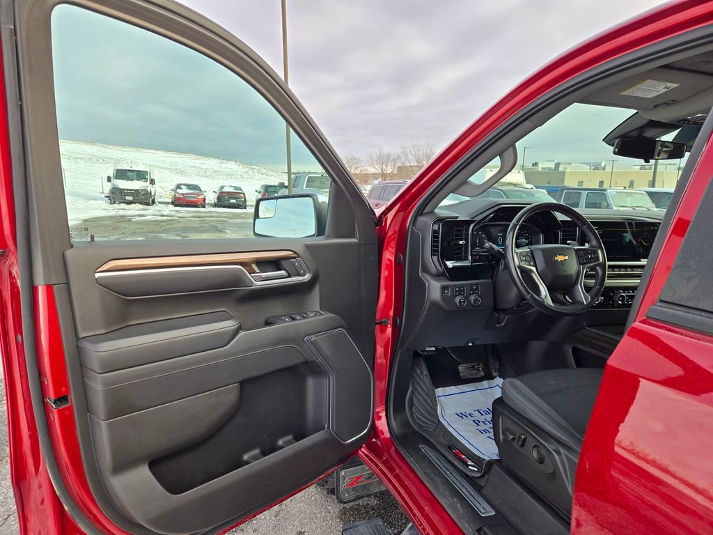 Used 2022 Chevrolet Silverado 1500 LT image 11