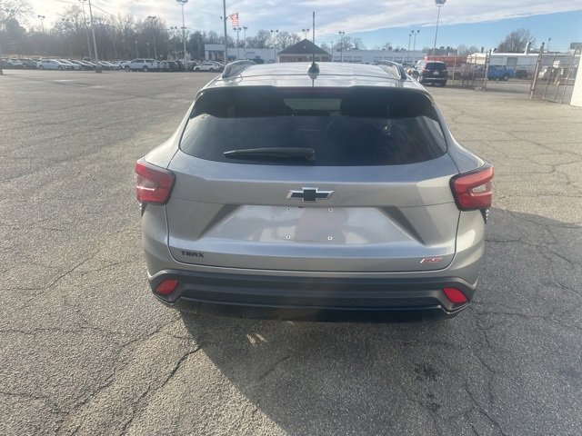 Certified 2024 Chevrolet Trax RS w/ Driver Confidence Package image 5