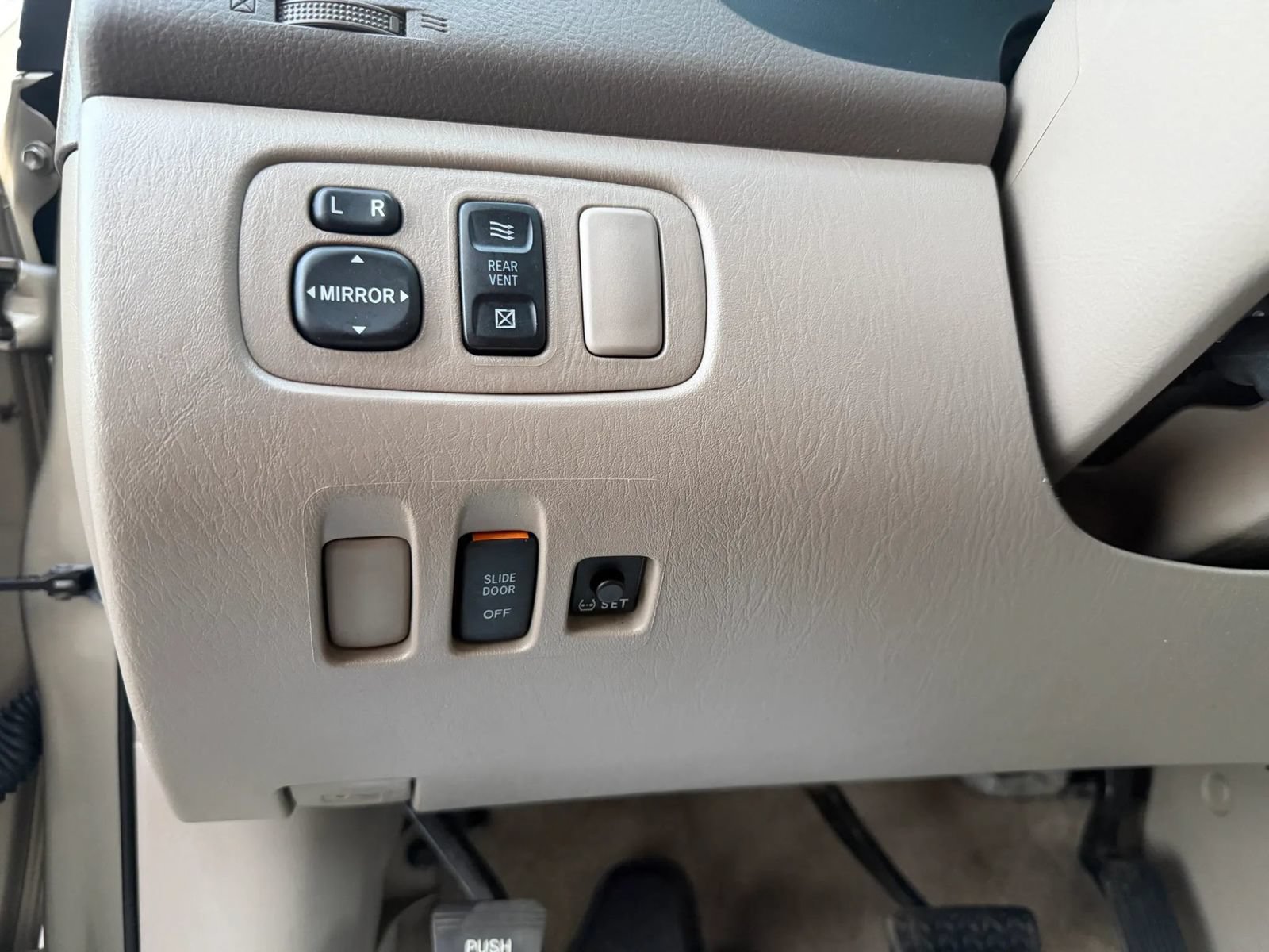 Used 2007 Toyota Sienna CE FWD image 34