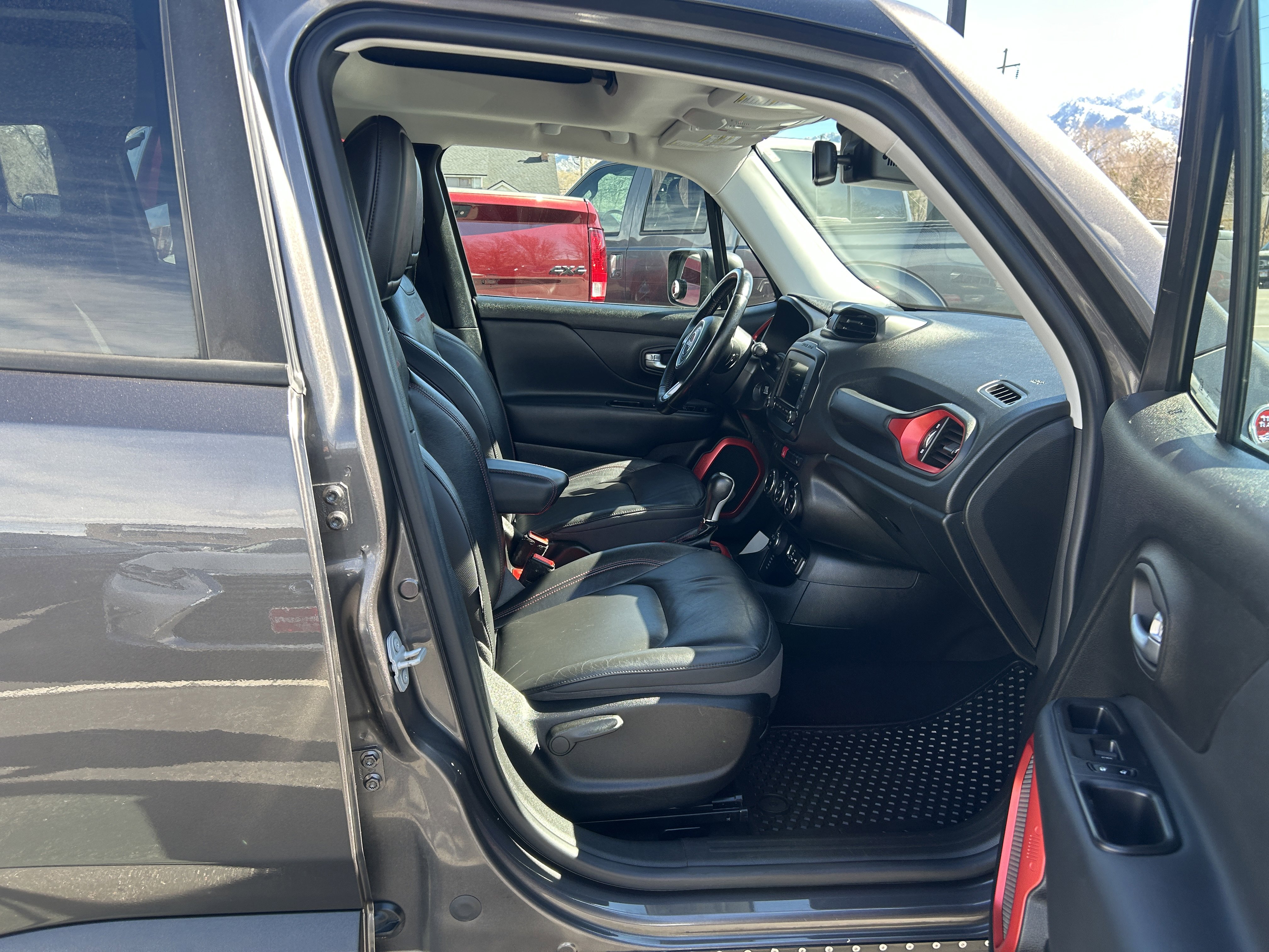 Used 2016 Jeep Renegade Trailhawk w/ Premium Trailhawk Package AWD/4WD image 18