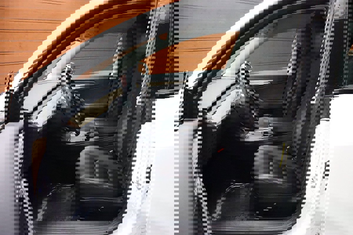 Used 2023 Tesla Model 3 Standard Range RWD image 33