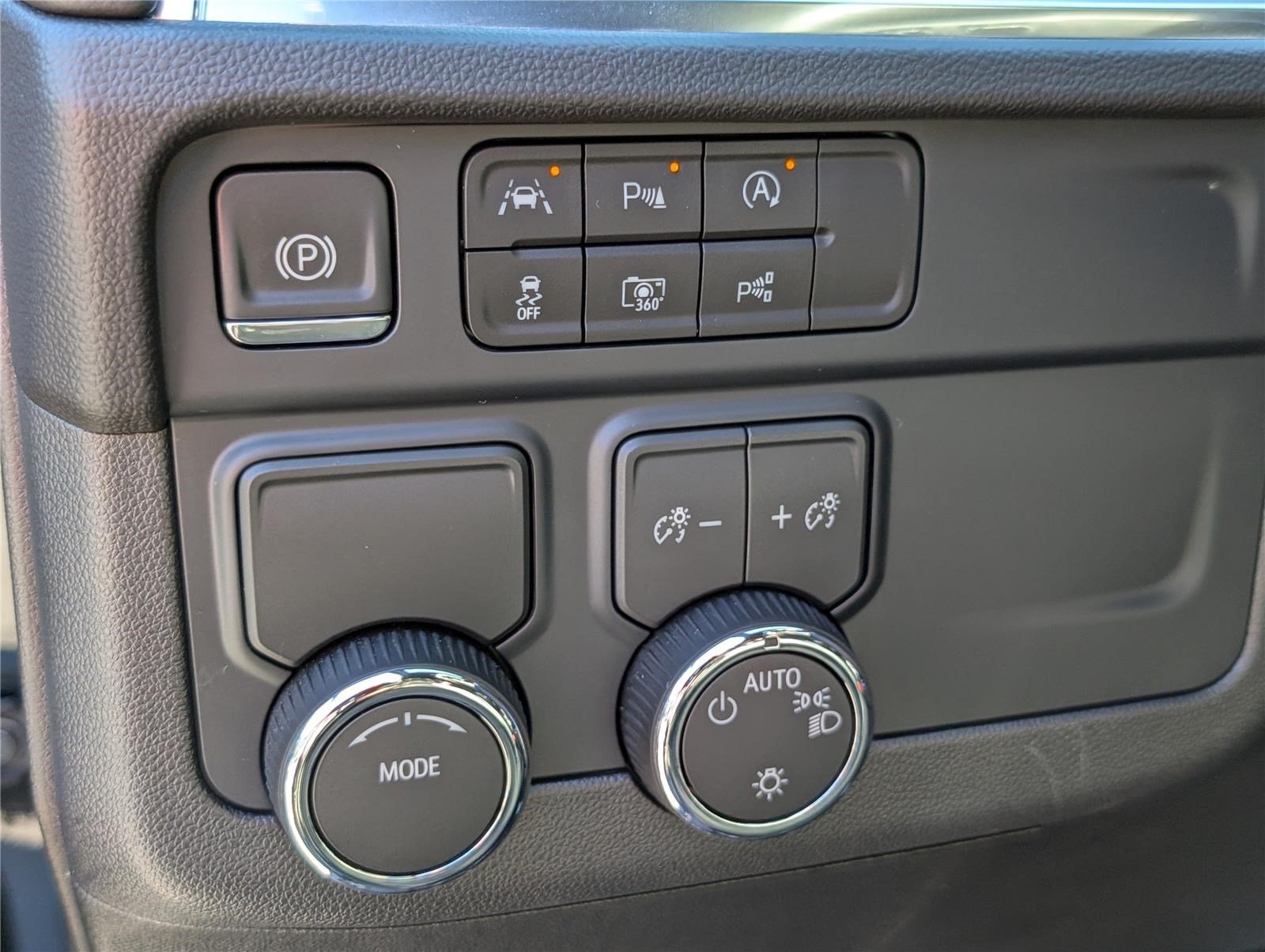 Used 2025 Chevrolet Suburban LS w/ LPO, Dark Essentials Package RWD image 20