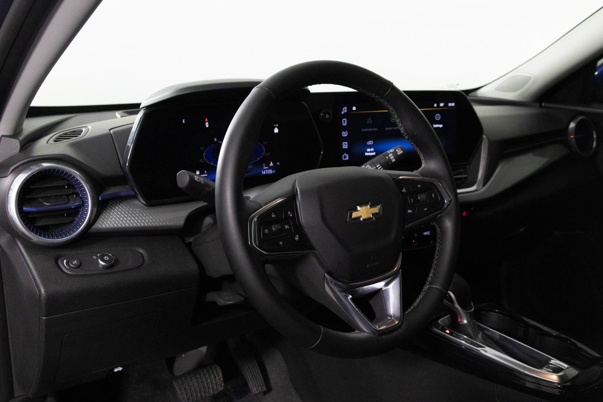 Used 2024 Chevrolet Trax LT w/ Driver Confidence Package image 5