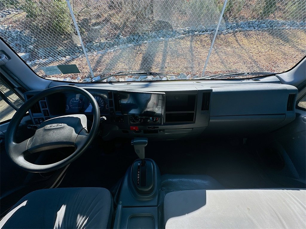 Used 2018 Isuzu NPR image 10