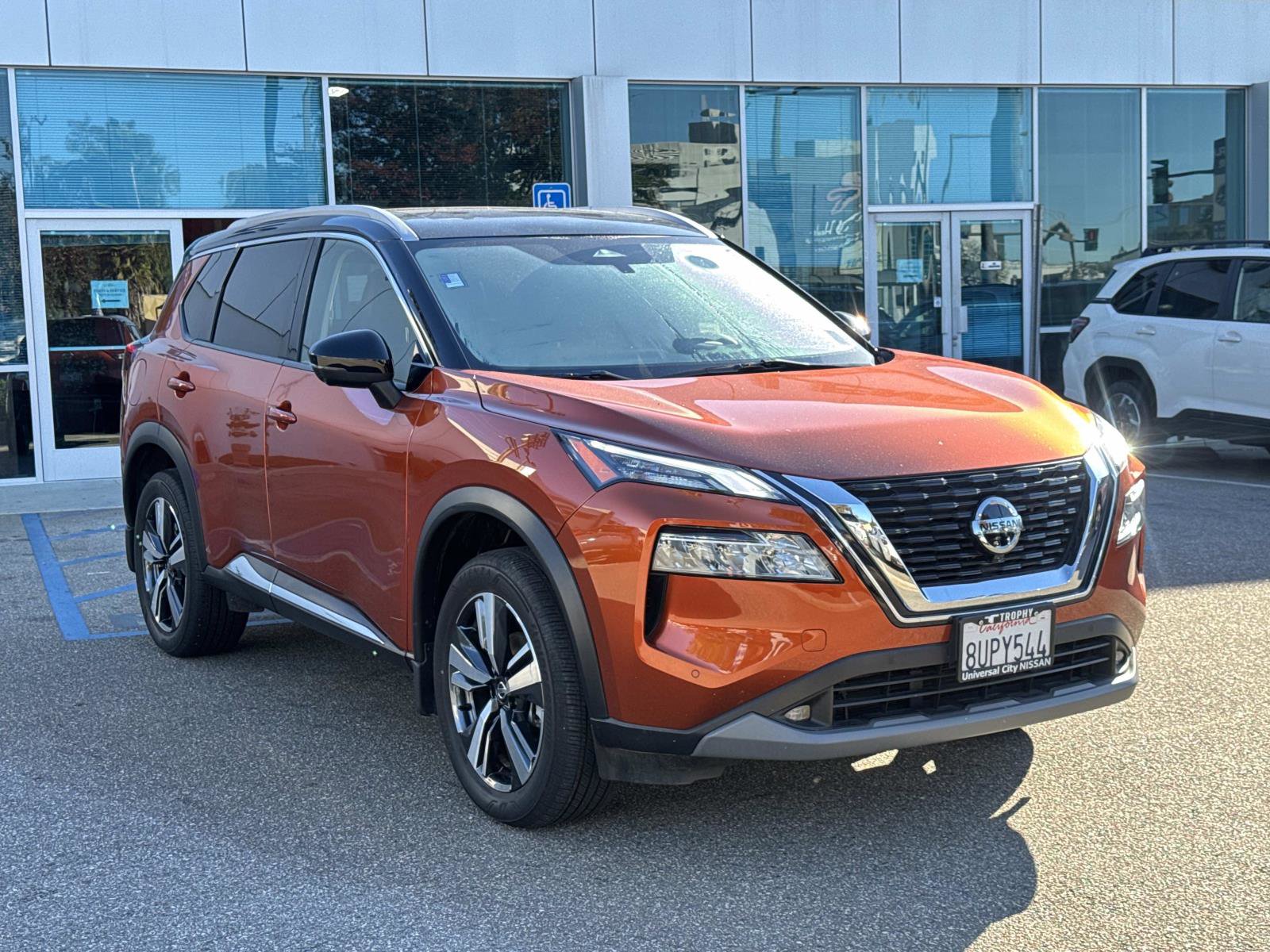 Used 2021 Nissan Rogue SL w/ Premium Package image 3