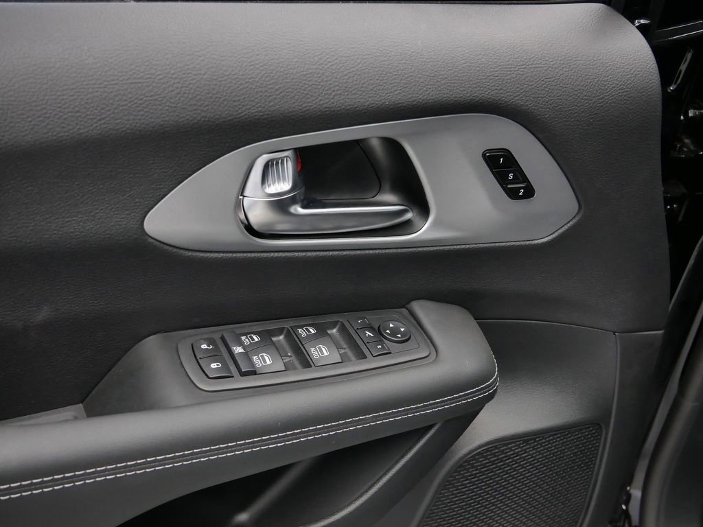 New 2026 Chrysler Pacifica Limited w/ S Appearance Package image 8