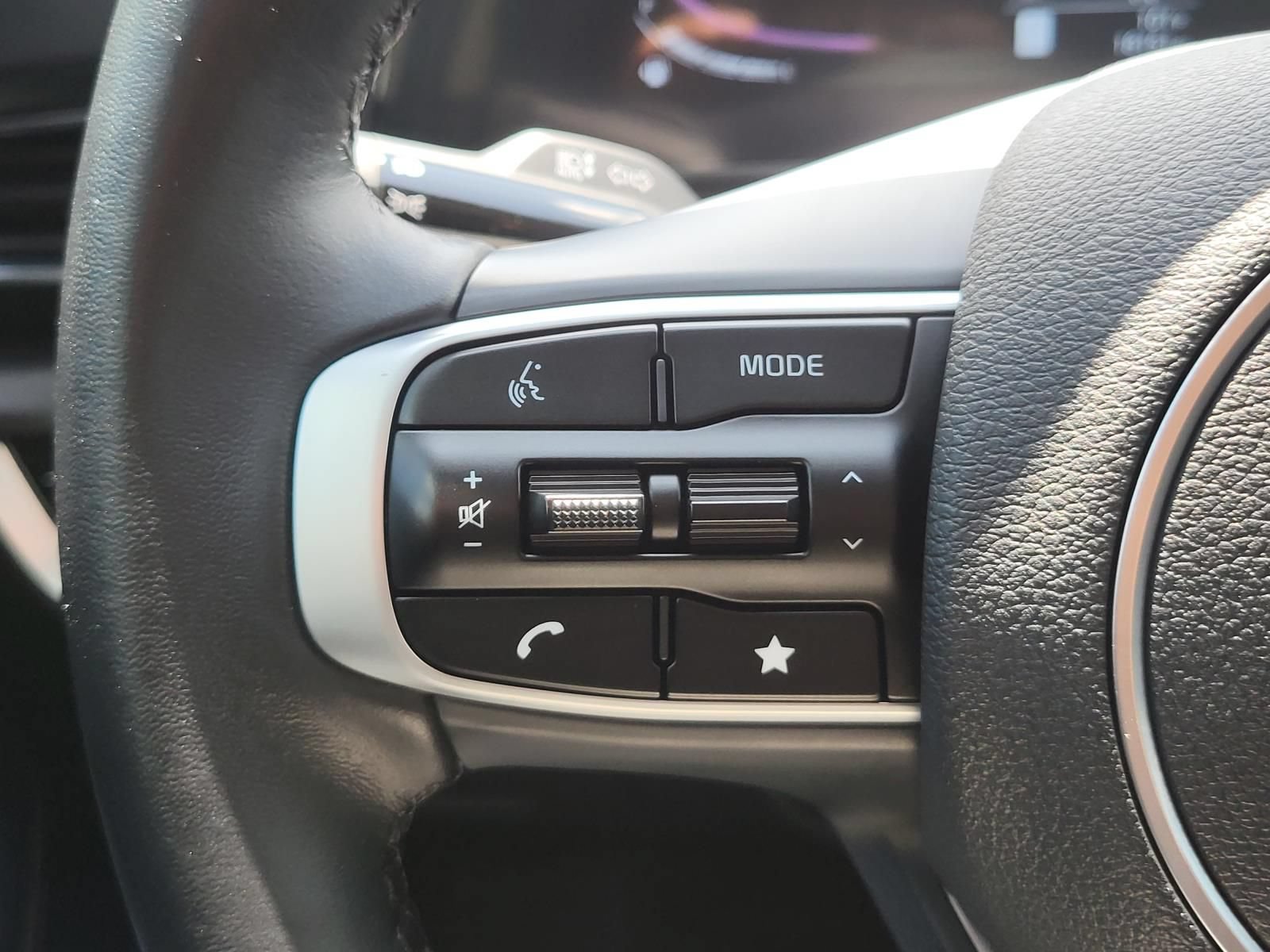 Used 2025 Kia Sportage EX FWD image 28