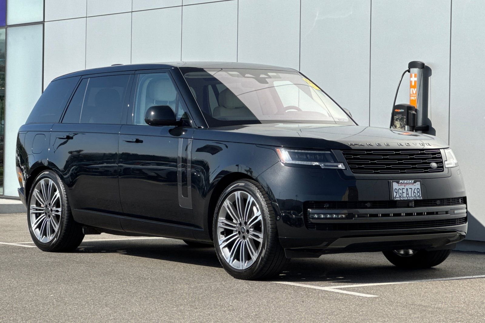 Certified 2023 Land Rover Range Rover Long Wheelbase SE AWD/4WD image 7
