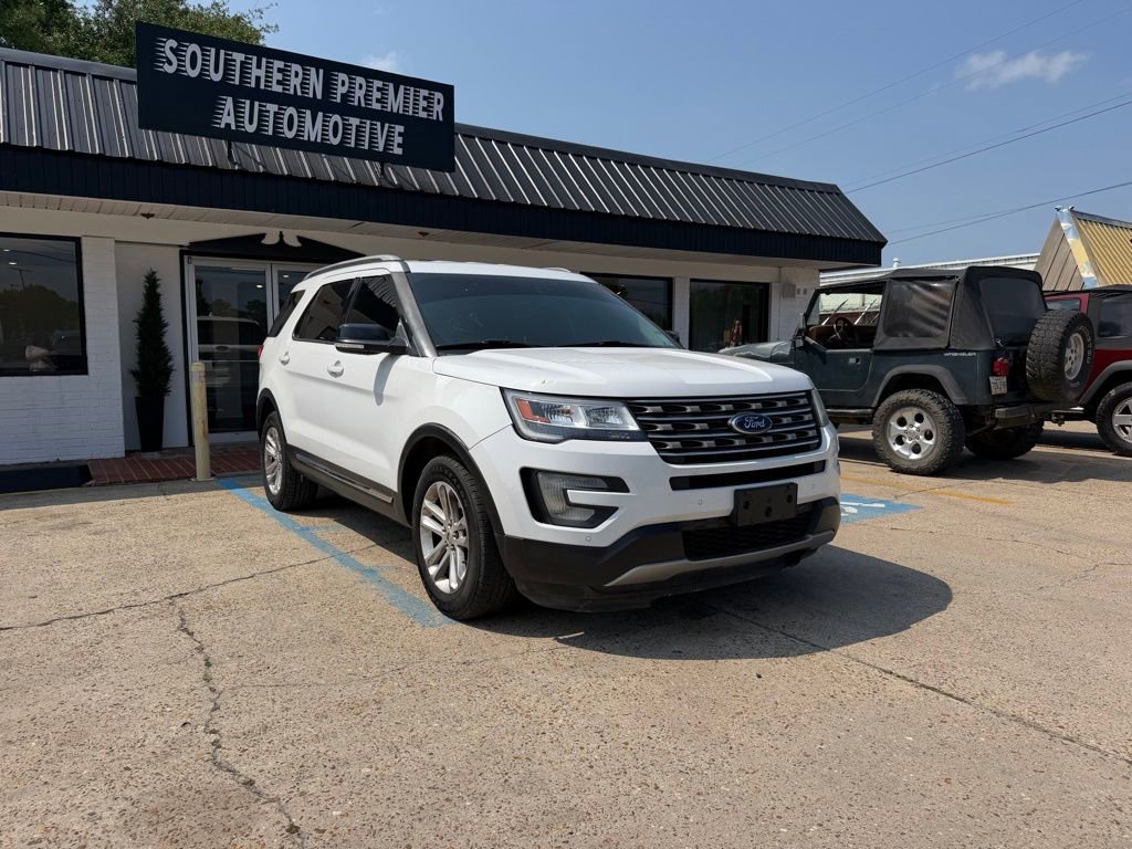 Used 2016 Ford Explorer XLT w/ Equipment Group 202A FWD image 3