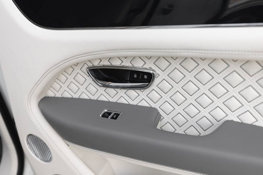 Used 2023 Bentley Bentayga Speed AWD/4WD image 42