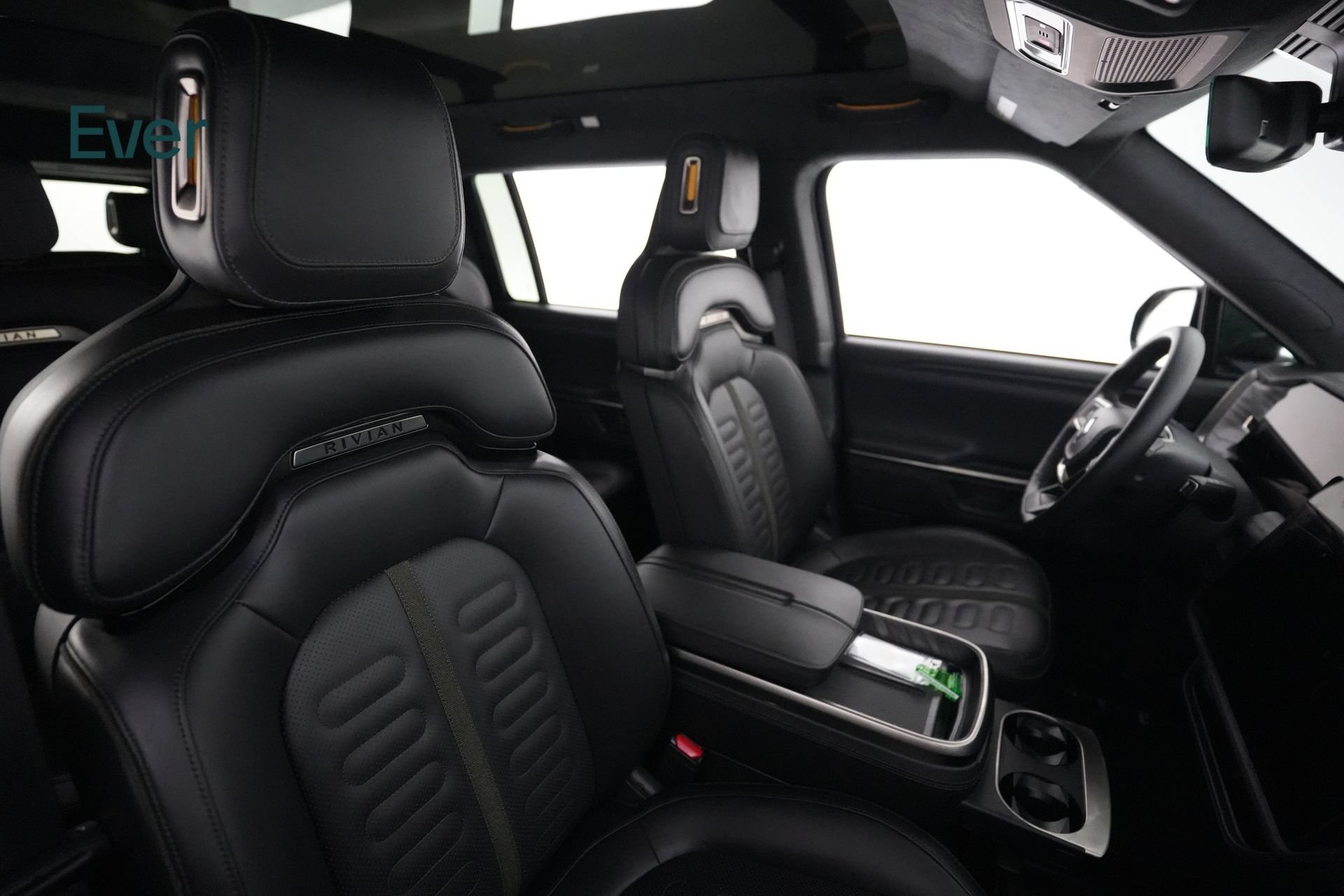 Used 2025 Rivian R1S Adventure AWD/4WD image 23