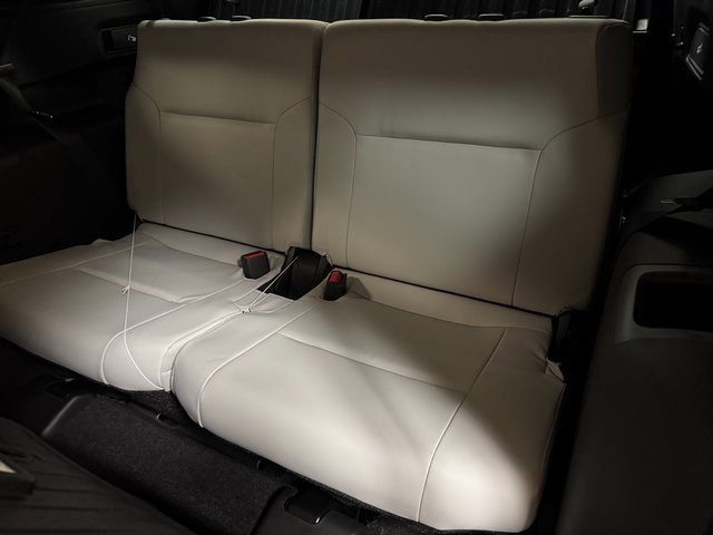 New 2025 Mitsubishi Outlander SE image 23