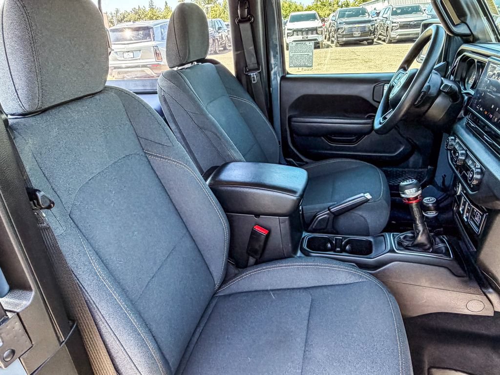 Used 2025 Jeep Wrangler Sport AWD/4WD image 34
