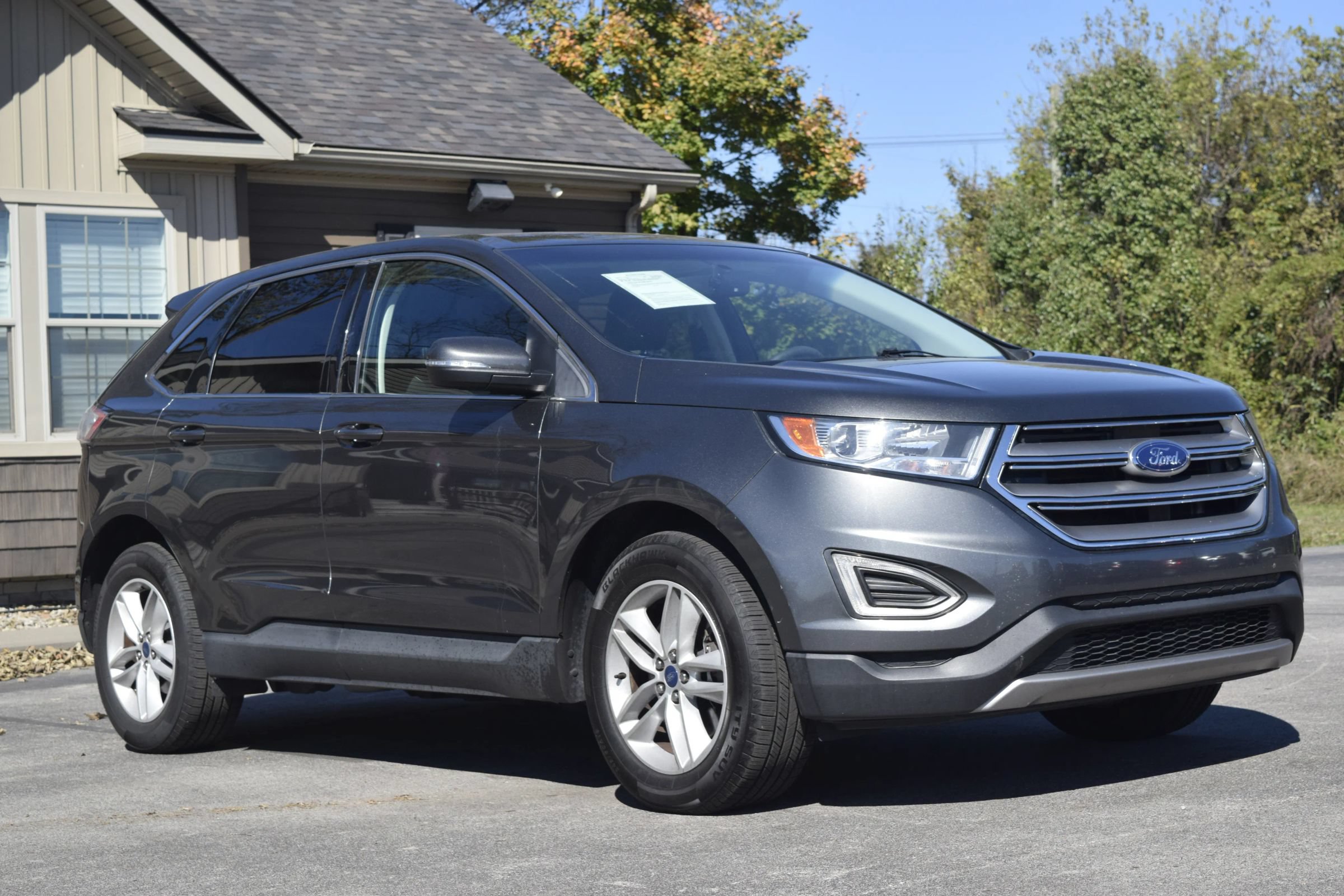 Used 2018 Ford Edge SEL w/ Equipment Group 201A AWD/4WD image 1