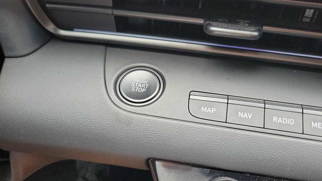 Certified 2025 Hyundai Elantra SEL FWD image 23