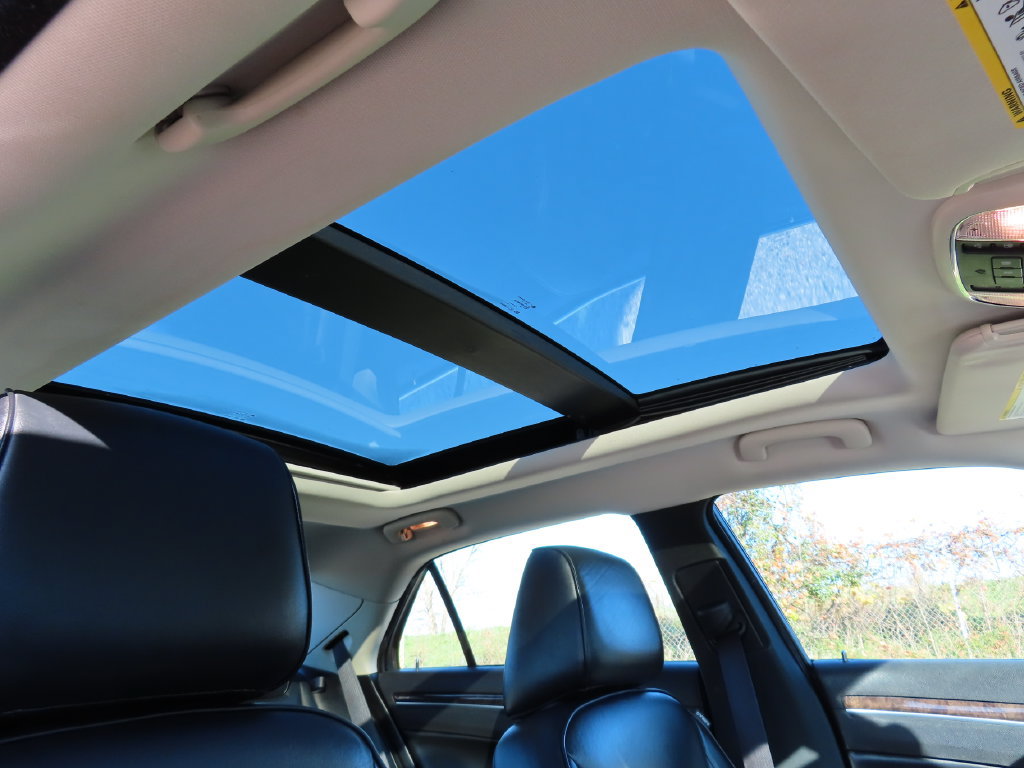 Used 2015 Chrysler 300 C RWD image 7