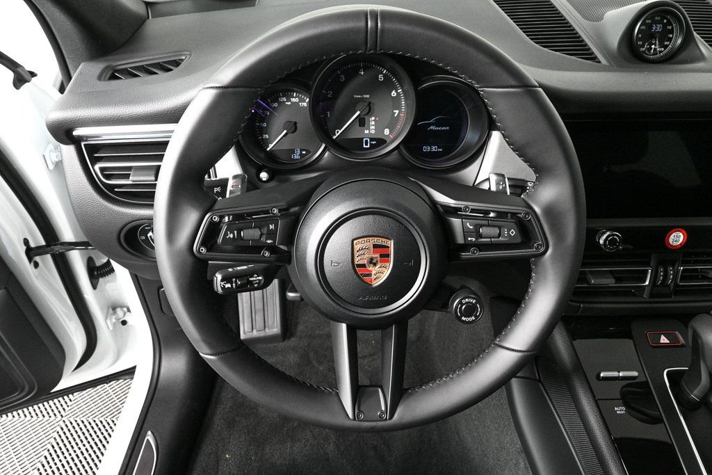 Certified 2026 Porsche Macan image 9