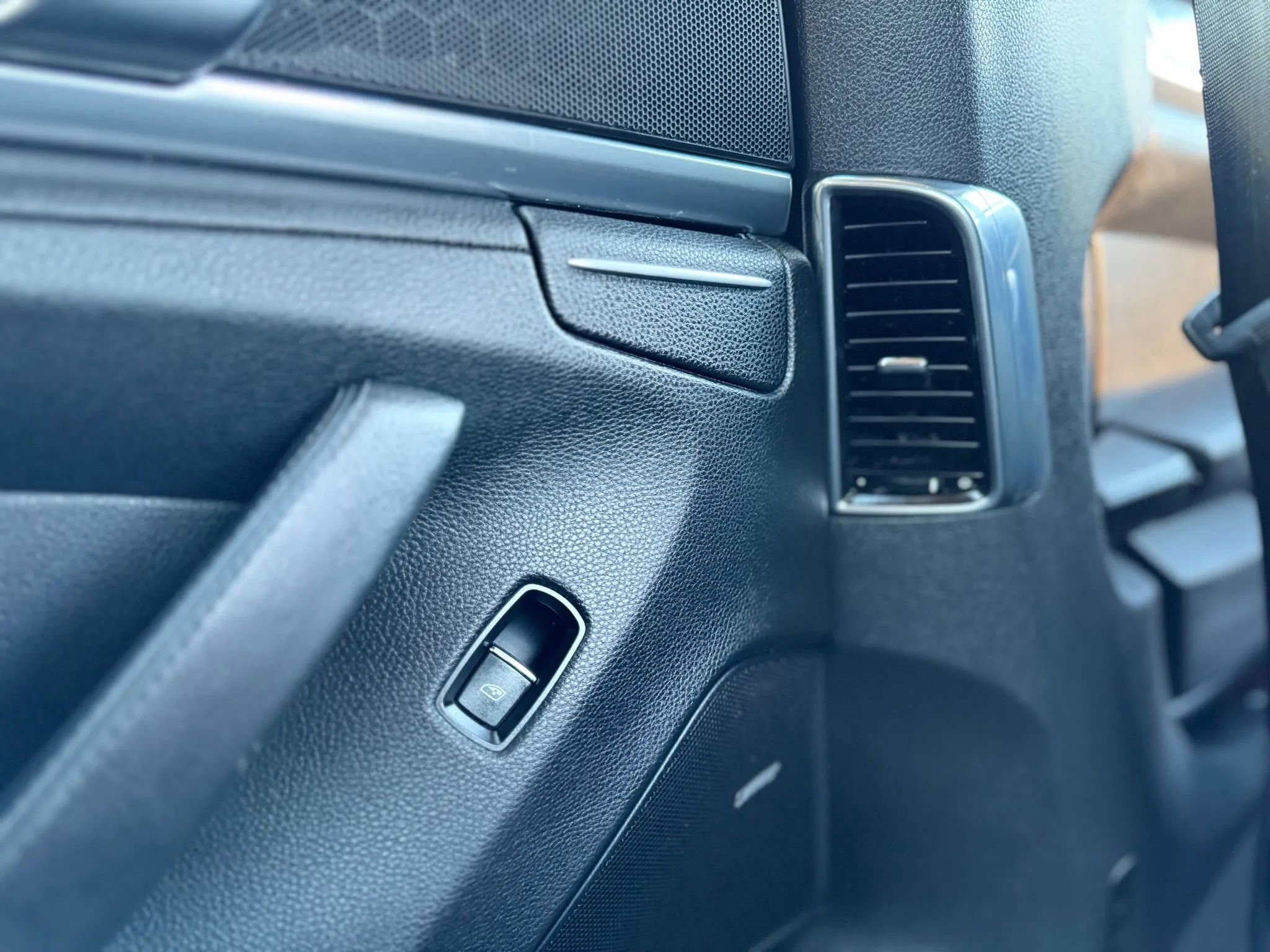 Used 2014 Porsche Panamera S image 31