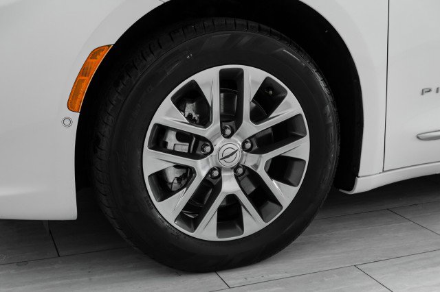 Used 2023 Chrysler Pacifica Pinnacle image 48