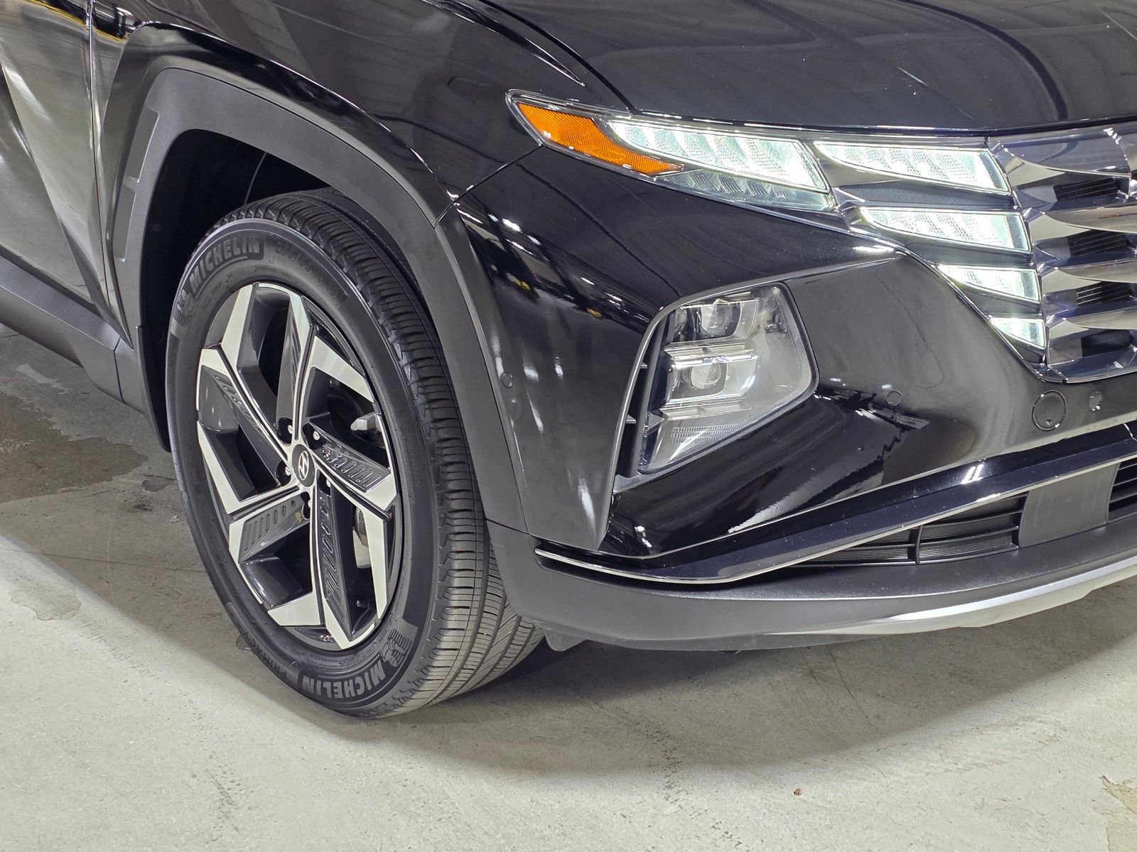 Certified 2023 Hyundai Tucson Limited AWD/4WD image 10