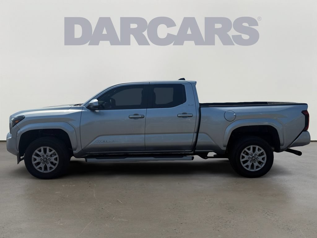 Used 2025 Toyota Tacoma SR5 AWD/4WD image 4