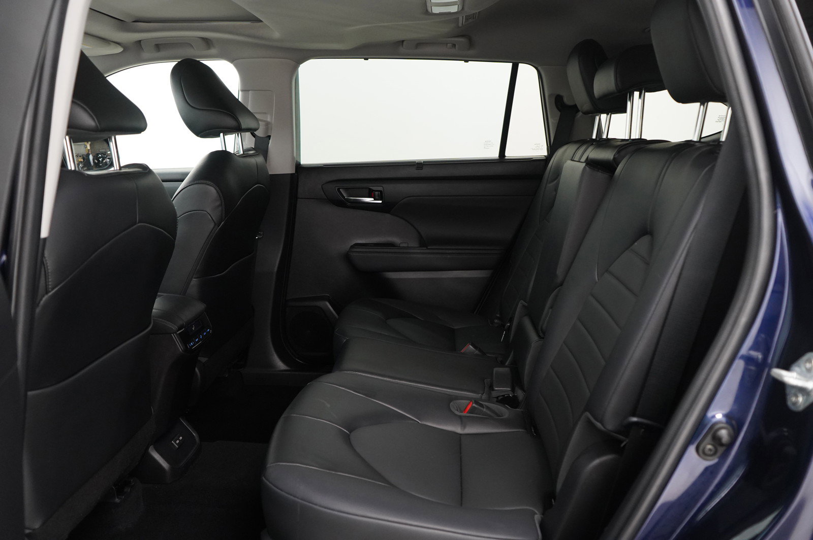 Used 2022 Toyota Highlander XLE image 13