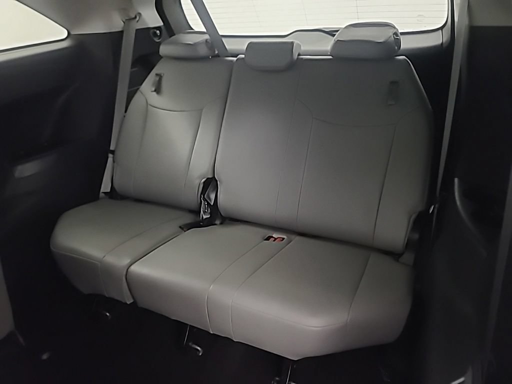 Used 2025 Toyota Sienna XLE FWD image 22