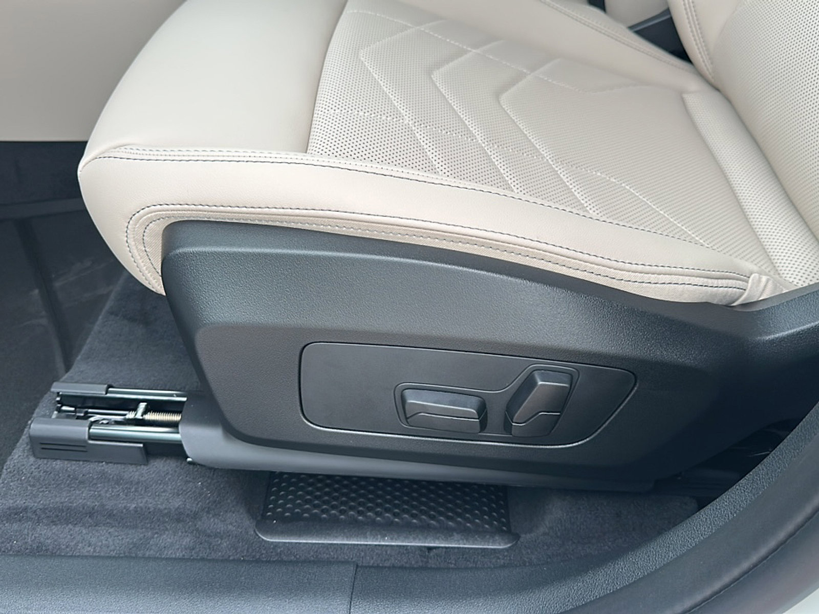 New 2025 BMW X1 xDrive28i w/ Technology Package image 12