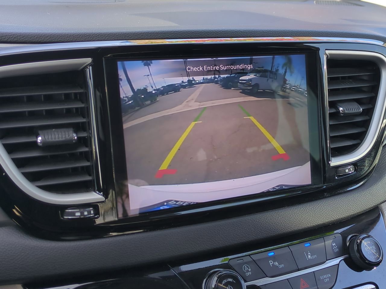 Used 2024 Chrysler Pacifica Touring-L image 14