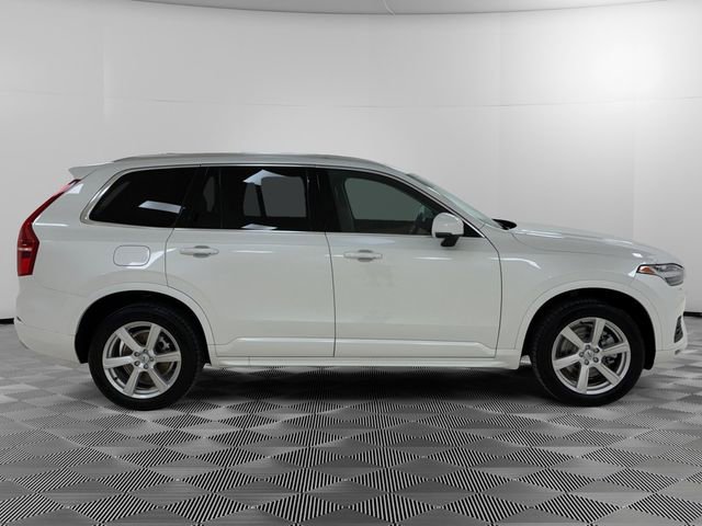 Used 2022 Volvo XC90 T5 Momentum image 2