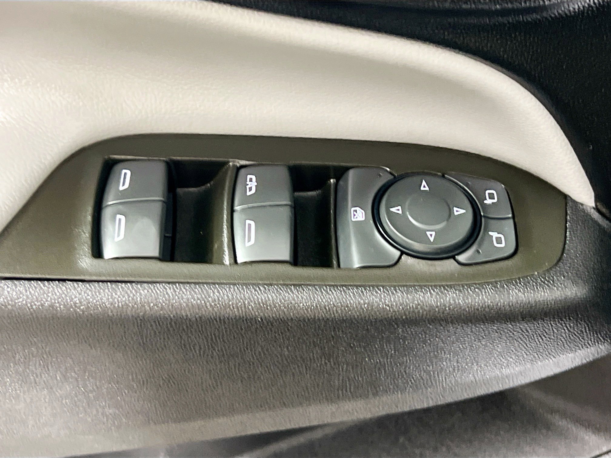 Used 2023 Chevrolet Equinox LS w/ LS Convenience Package image 16