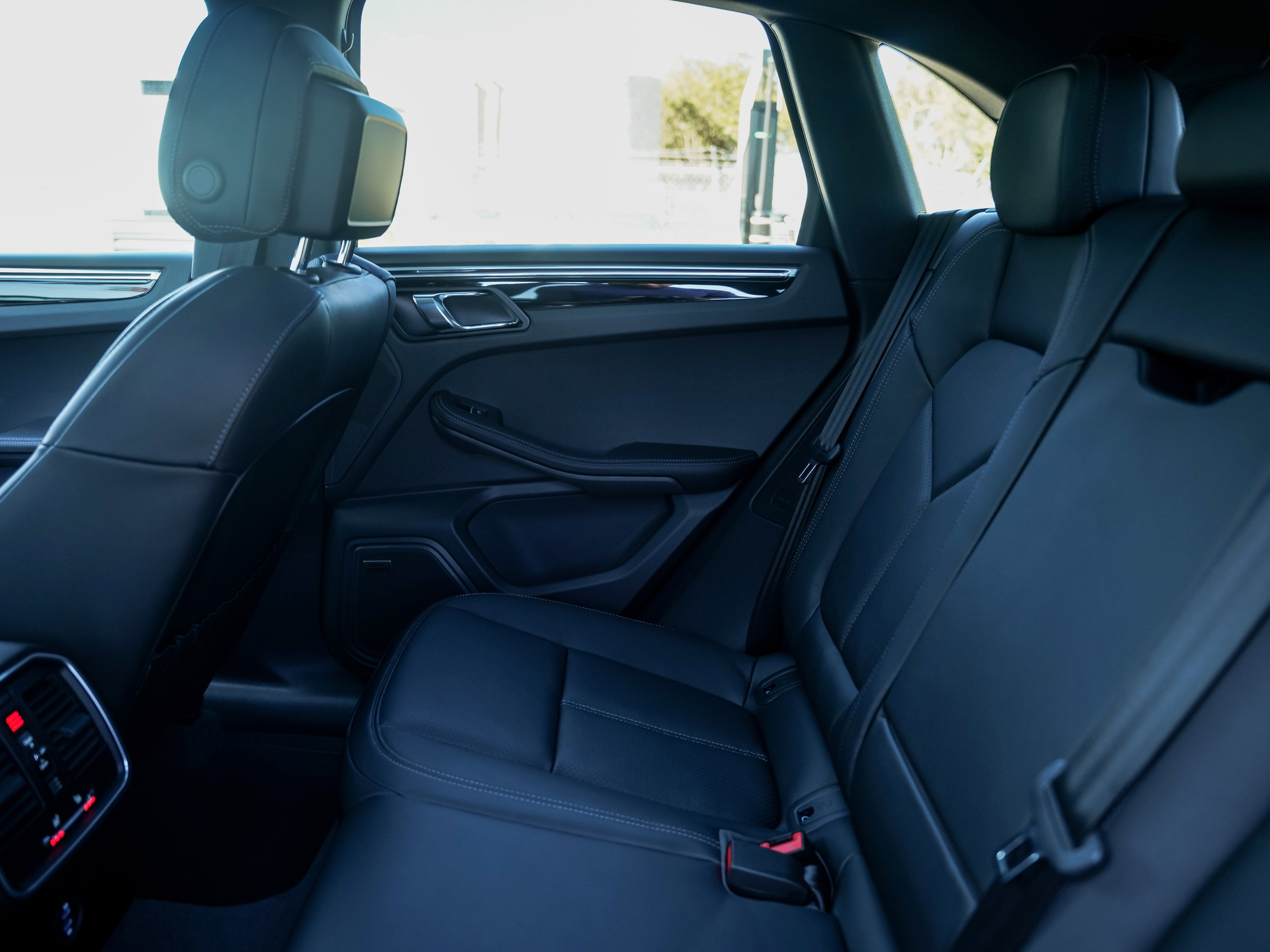 Certified 2026 Porsche Macan Turbo AWD/4WD image 27