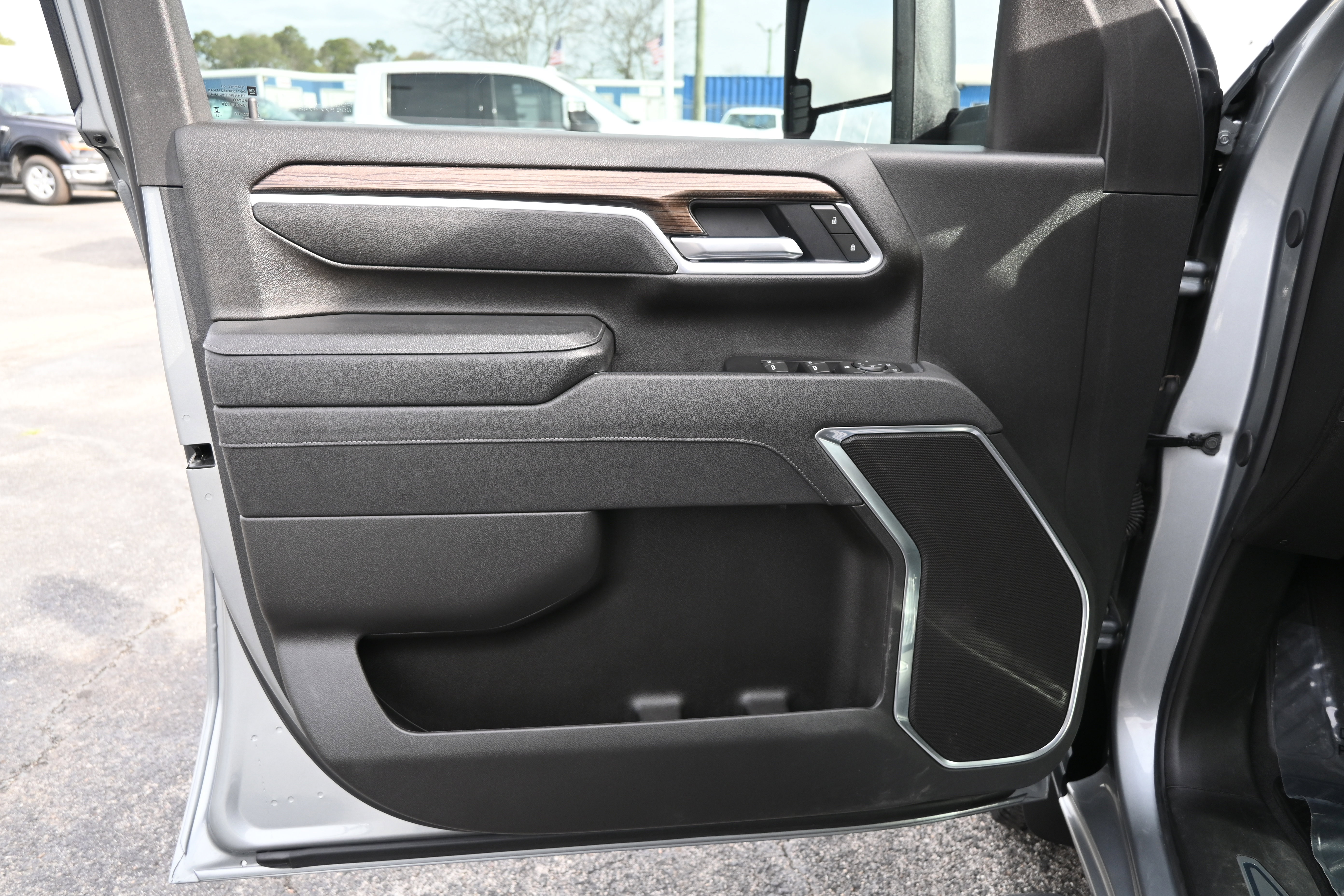 Used 2025 Chevrolet Silverado 2500 LT w/ Convenience Package image 13