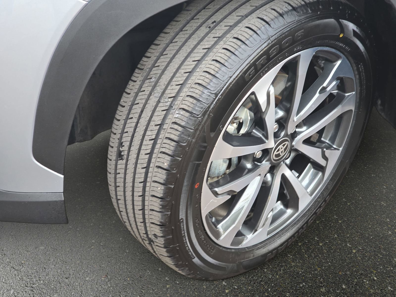 Used 2025 Toyota Corolla Cross XLE image 33