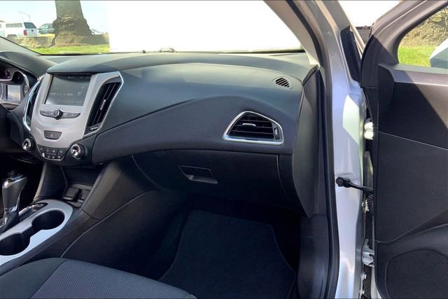 Used 2018 Chevrolet Cruze LS image 16